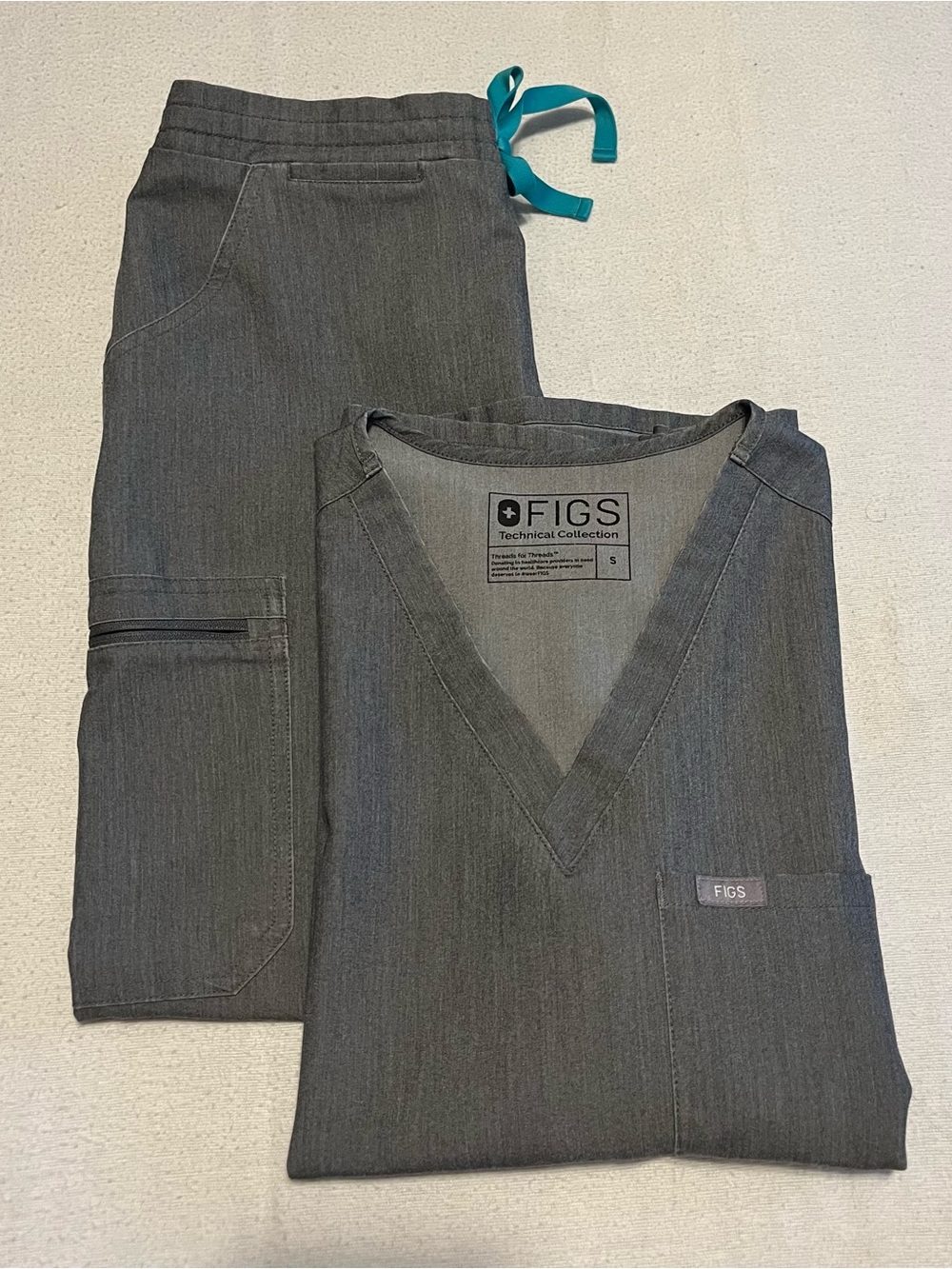 FIGS Woman’s Scrub Set
